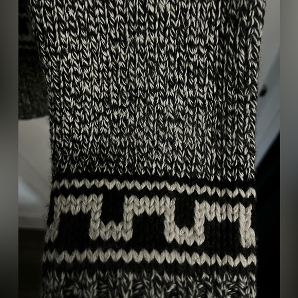 WindRiver Women’s Sweater - Picture 5 of 6